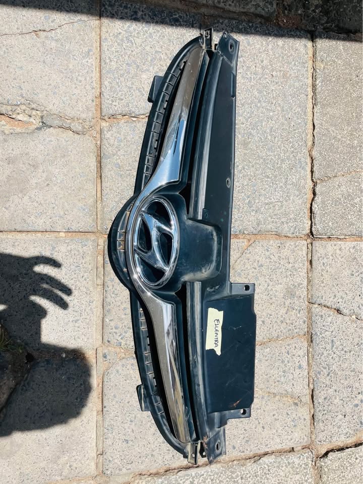 Hyundai Elentra Grill - Private Seller Hyundai Elentra Grill - Private Seller