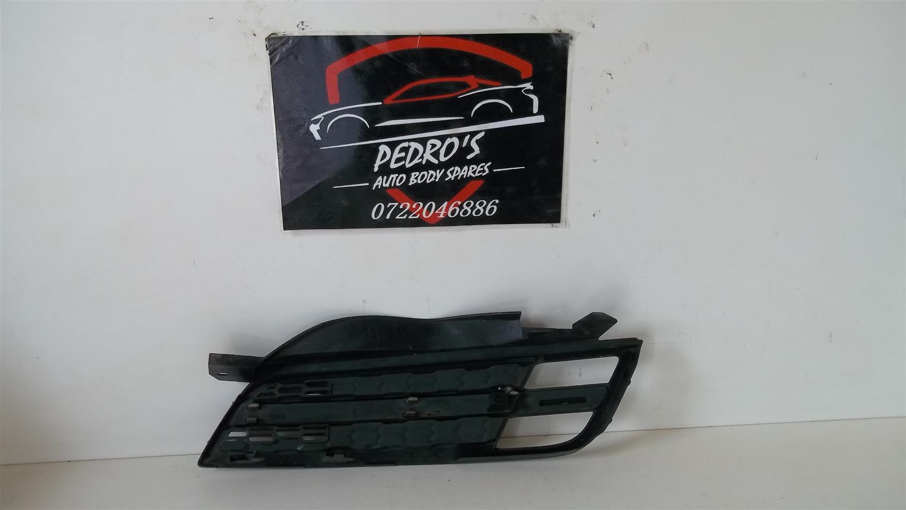 Nissan Micra Mk1 '07-'10 right front grille with chrome - Private Seller Nissan Micra Mk1 '07-'10 right front grille with chrome - Private Seller
