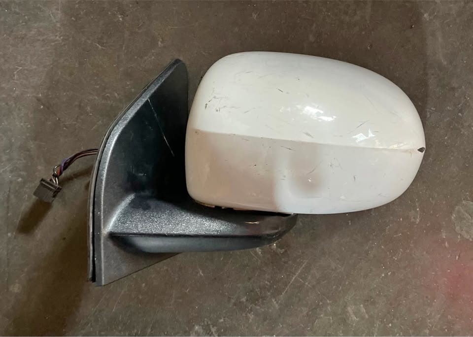 Jeep Compass side mirror 2014 - Private Seller Jeep Compass side mirror 2014 - Private Seller