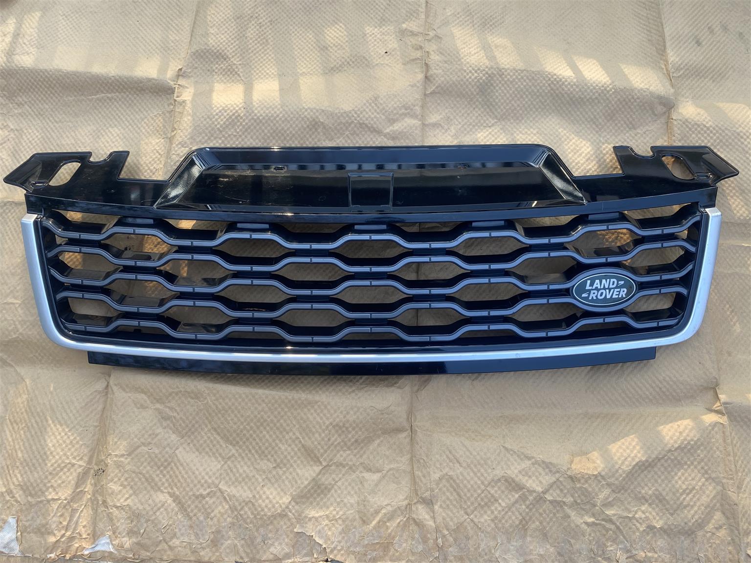 2020 RANGE ROVER SPORT RADIATOR GRILLE FOR SALE. IN PRISTINE CONDITION 2020 RANGE ROVER SPORT RADIATOR GRILLE FOR SALE. IN PRISTINE CONDITION