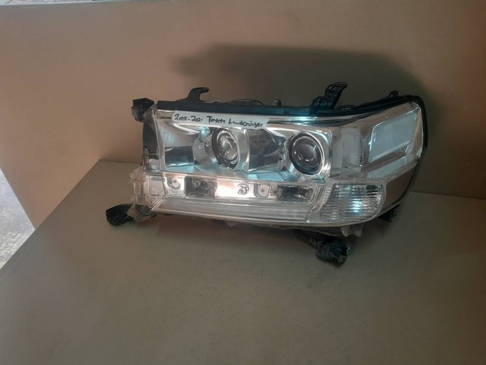 2018-2021 TOYOTA LANDCRUSIER LEFT SIDE HEADLIGHT FOR SALE