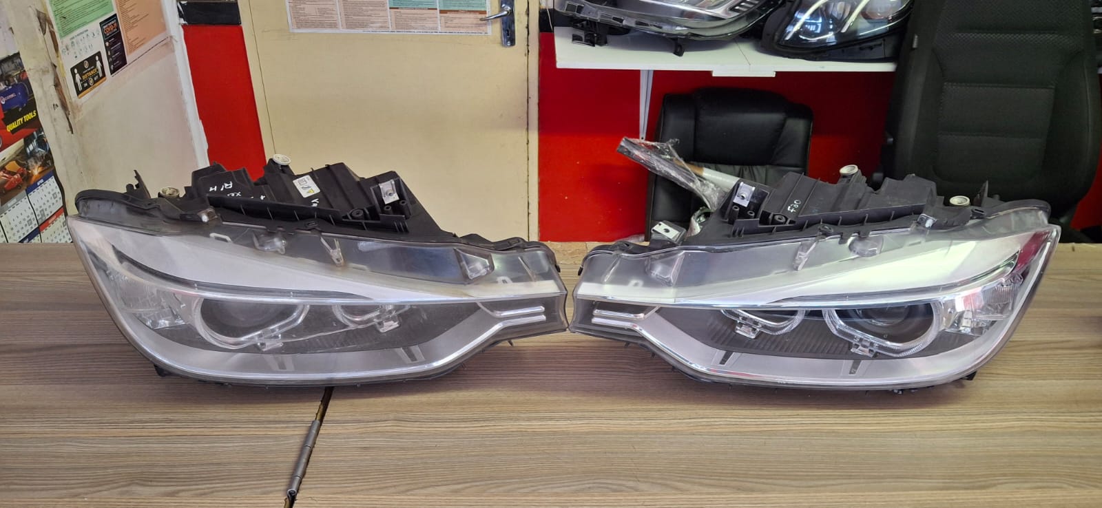 2019 BMW 3 SERIES F30 HEADLIGHT LEFT AND RIGHT FOR SALE IN EXCELLENT CONDITION - Private Seller 2019 BMW 3 SERIES F30 HEADLIGHT LEFT AND RIGHT FOR SALE IN EXCELLENT CONDITION - Private Seller