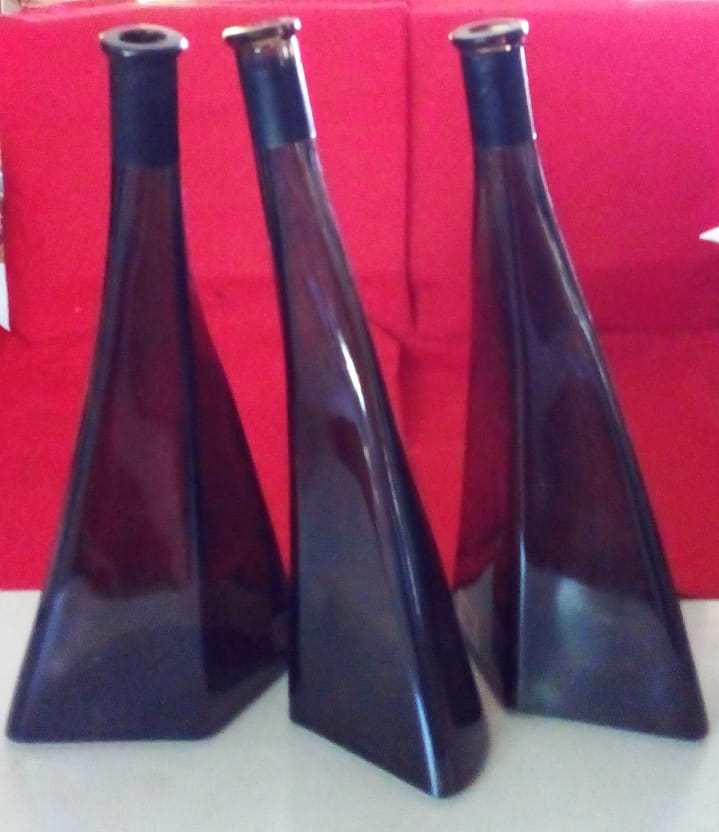 Vintage 3 Interlocking Wine Decanters. Paco O Frey+cie.SA. Berne. Height 34cm