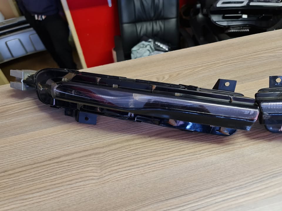 2018 VOLVO V40 LED FOGLIGHTS/DAYTIME RUNNING LEFT AND RIGHT FOR SALE IN PRISTINE CONDITION - Private Seller 2018 VOLVO V40 LED FOGLIGHTS/DAYTIME RUNNING LEFT AND RIGHT FOR SALE IN PRISTINE CONDITION - Private Seller