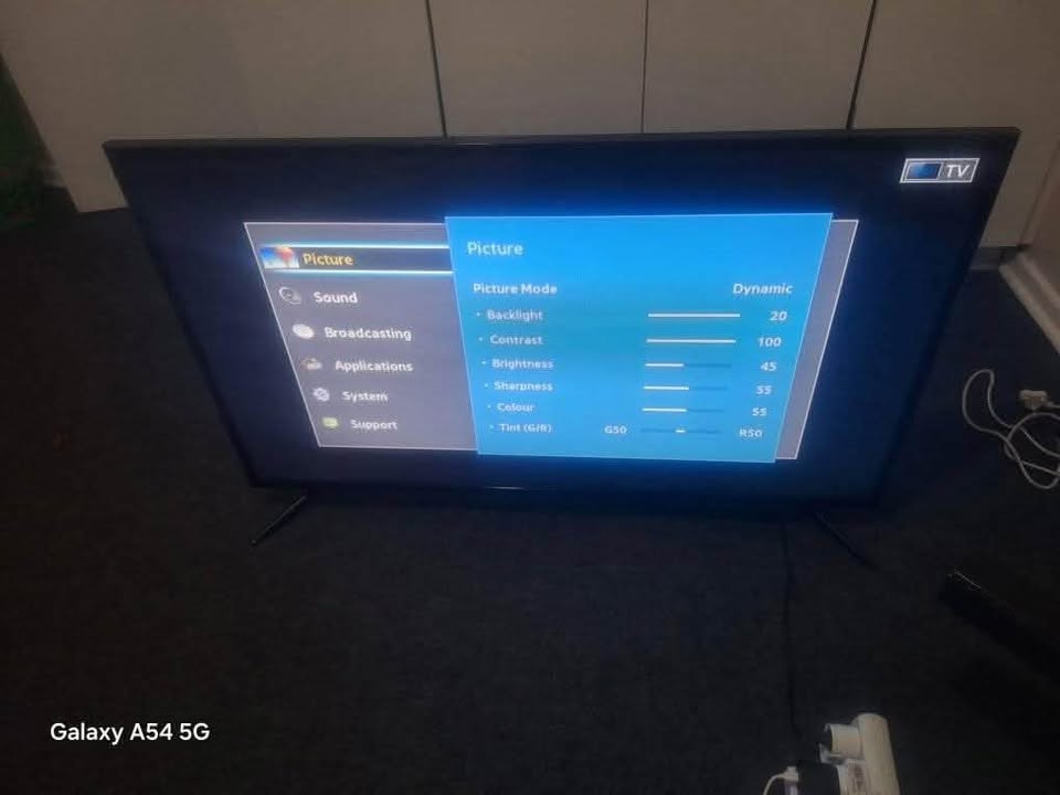 SAMSUNG 50 INCH TV