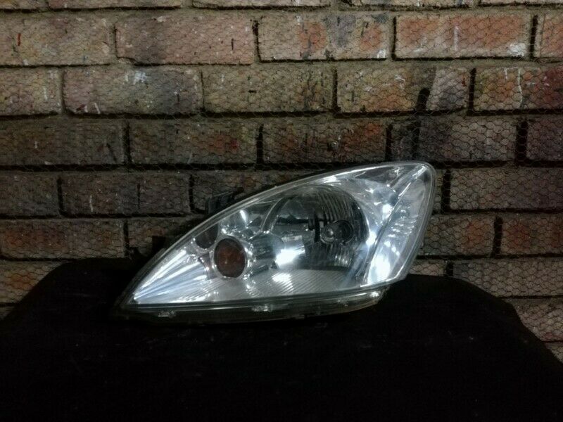 Mitsubishi Lancer Left Headlight - Private Seller Mitsubishi Lancer Left Headlight - Private Seller