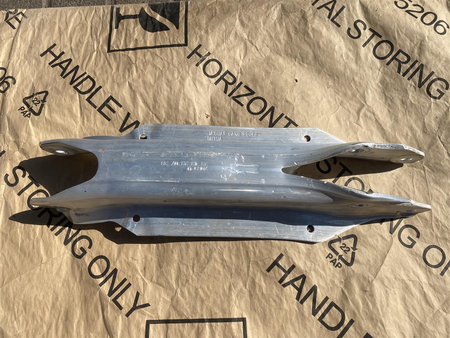 2024 RANGE ROVER VOGUE RIGHT REAR LOWER CONTROL ARM STRUT FOR SALE. BRAND NEW