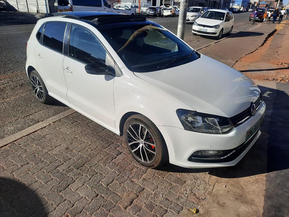 2014 Volkswagen polo 1.2 TSI DSG Automatic Sunroof Comfortline Hatchback with a Nice interior seat