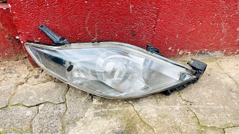 Mazda 5 headlight 2006 - Private Seller Mazda 5 headlight 2006 - Private Seller
