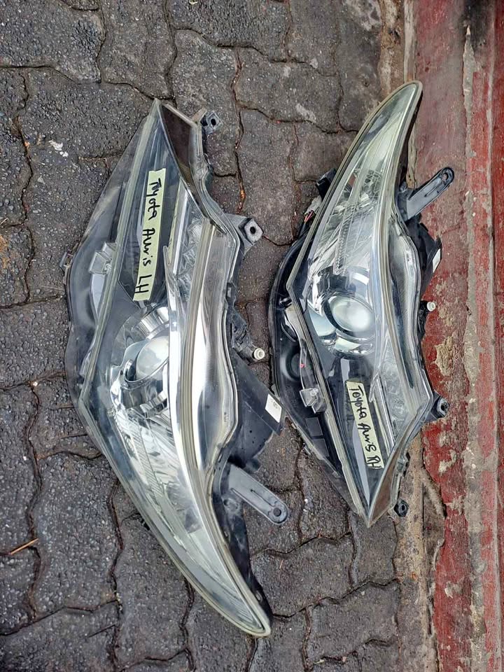 Toyota Auris headlights both side - Private Seller Toyota Auris headlights both side - Private Seller