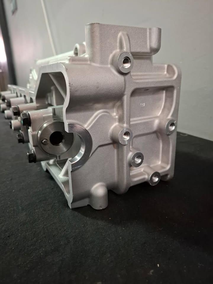 Mitsubishi Colt 4M40 Complete cylinderhead - Private Seller