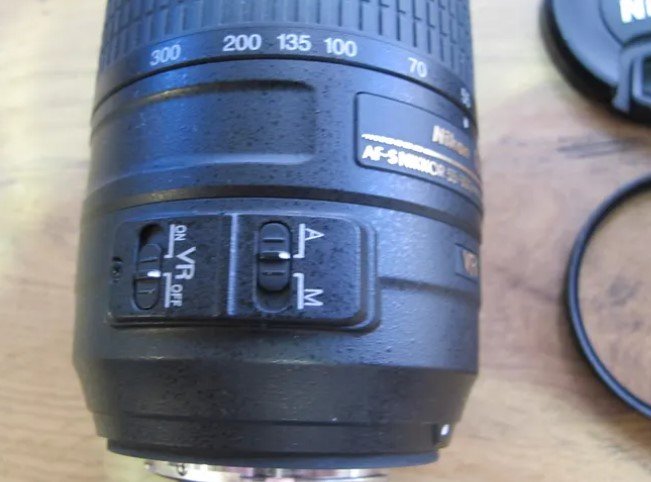 Nikon AF-S 55-300mm f4.5-5.6 G ED DX VR Lens LIKE NEW
