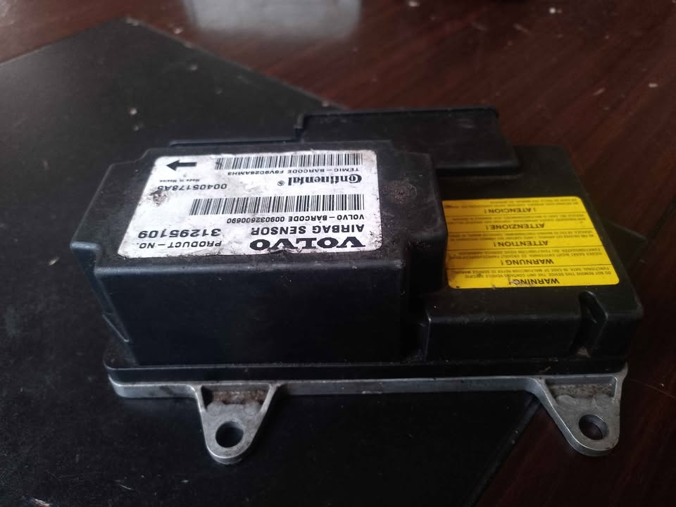 VOLVO S60 2006 AIRBAG SENSOR AVAILABLE DELIVERY AVAILABLE COUNTRY WIDE - Private Seller VOLVO S60 2006 AIRBAG SENSOR AVAILABLE DELIVERY AVAILABLE COUNTRY WIDE - Private Seller