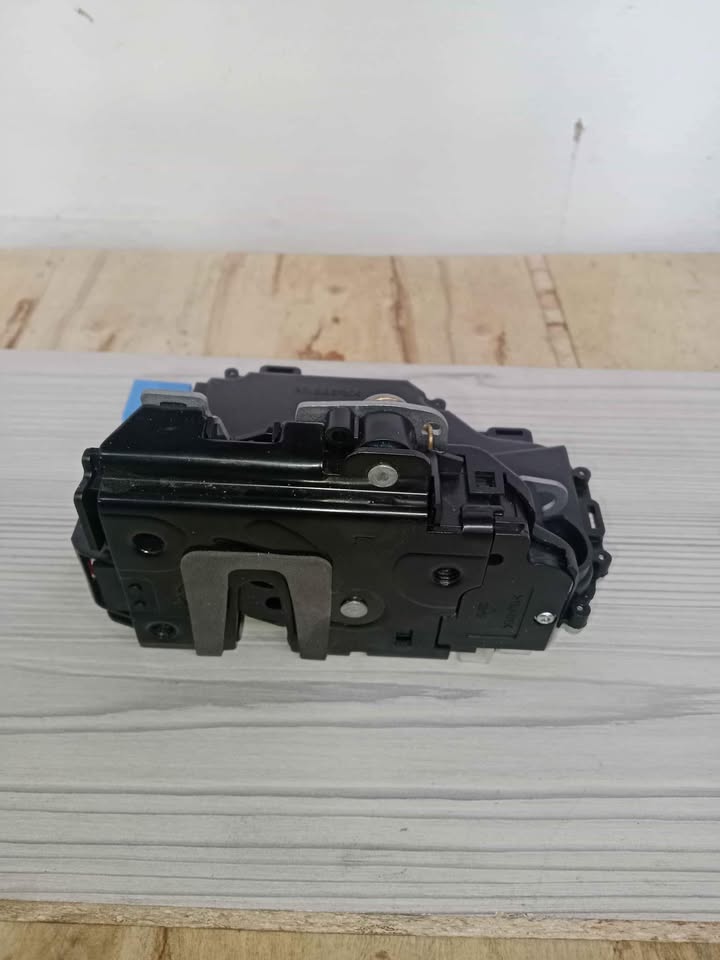 VW Polo passenger door lock - Private Seller