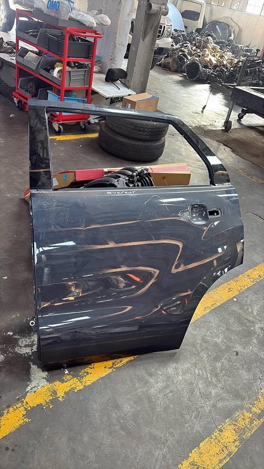 Ford Everest left rear door - Private Seller Ford Everest left rear door - Private Seller