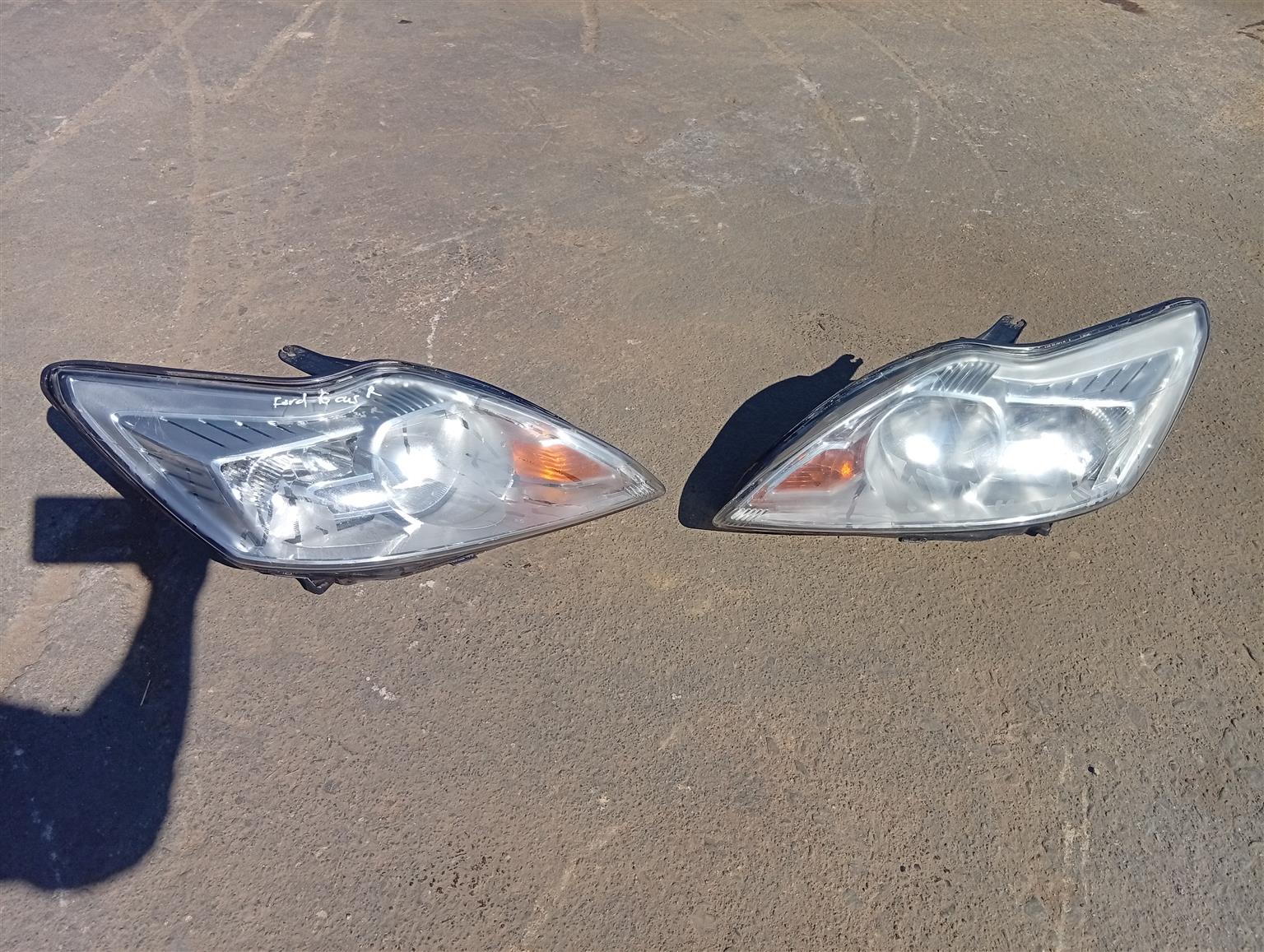 2009 ford focus left and right headlight - Private Seller 2009 ford focus left and right headlight - Private Seller