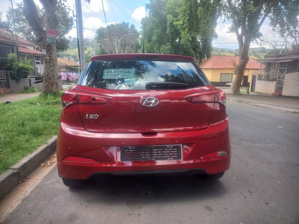 2016 HYUNDAI i20 1.4 FLUID PETROL, Automatic, Maroon Color, Mileage 80000kms
