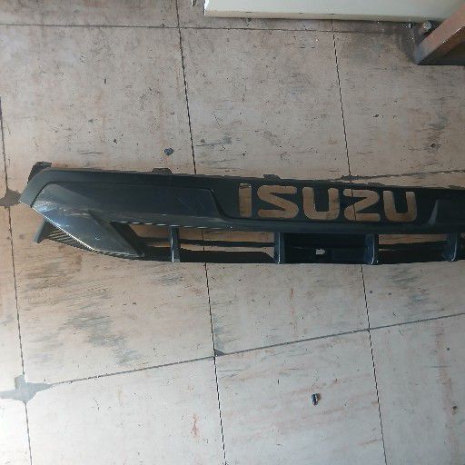 Isuzu Bakker grill - Private Seller
