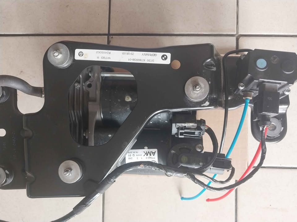 Bmw x5 x6 E70 Air suspension pump - Private Seller