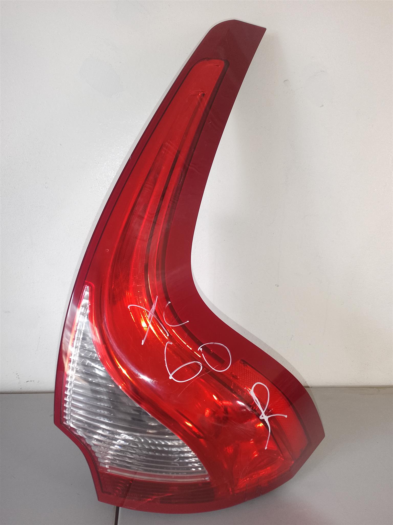 VOLVO XC60 RIGHT TAIL LIGHT FOR SALE (DELIVERY AVAILABLE NATION WIDE) - Private Seller