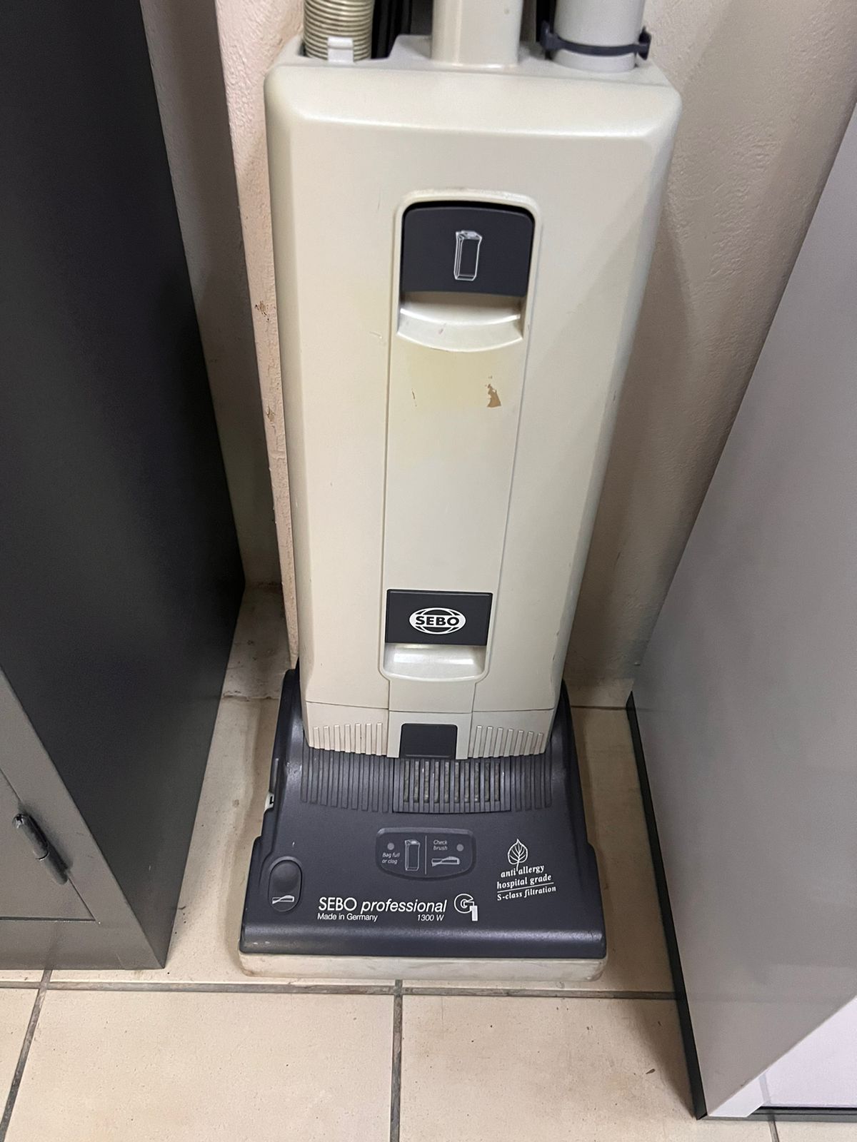 Sebo Professional Vacuum Clenaer | Junk Mail Marketplace