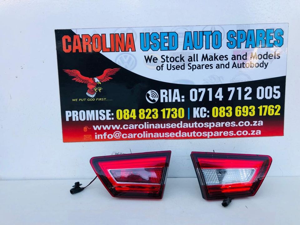 Renault Clio 4 inner left and right side taillights - Private Seller Renault Clio 4 inner left and right side taillights - Private Seller