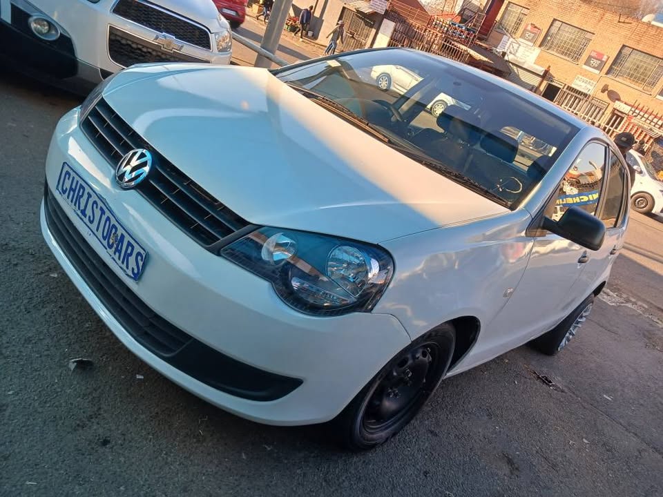 2011 model VW polo Vivo hatchback Manuel Transmission petrol 1.4 engine capacity mileage