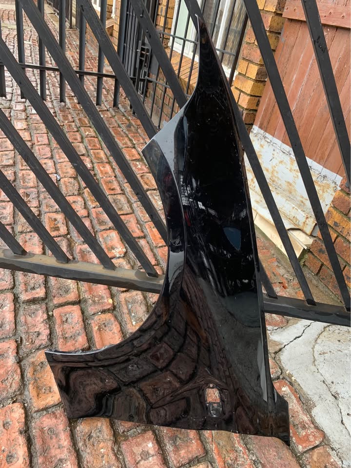 BMW M2 F87 fender - Private Seller