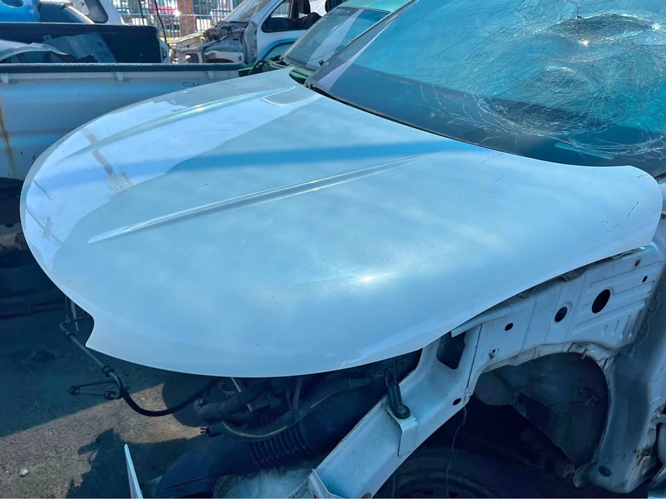 Mahindra Xuv 500 2.2 W8 Bonnet For Sale - Private Seller Mahindra Xuv 500 2.2 W8 Bonnet For Sale - Private Seller