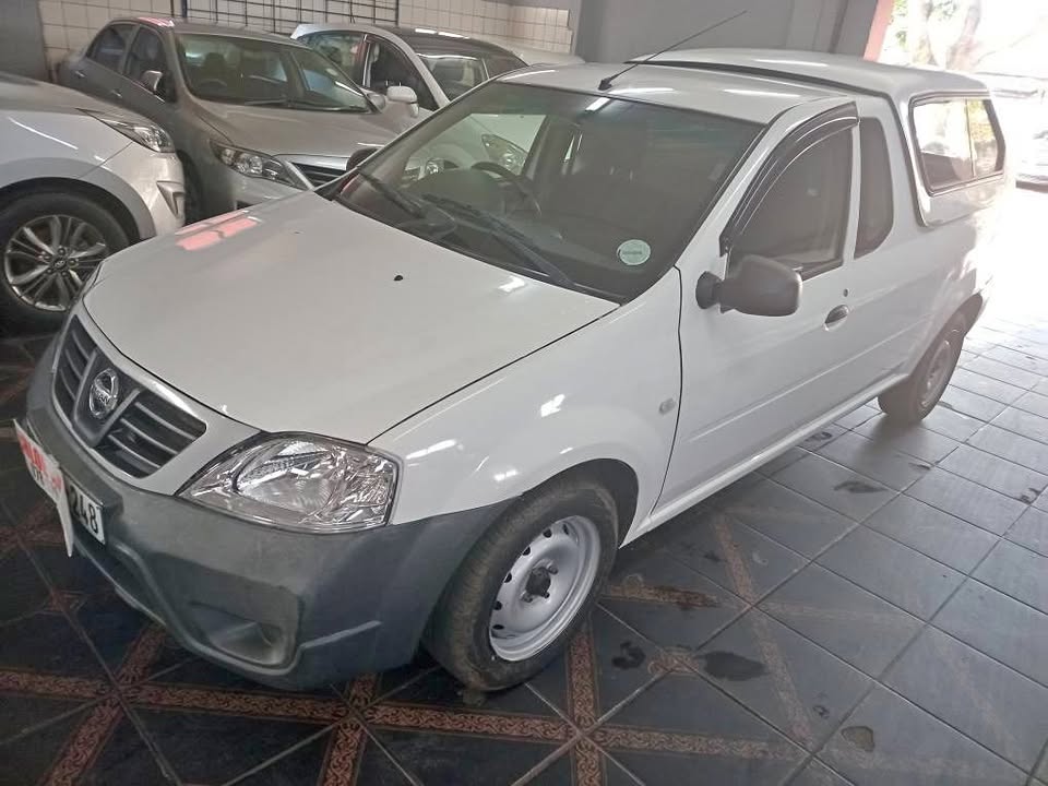 2021 Nissan np200 1.6  Petrol,Manual  White color  Sparekey  72000KM