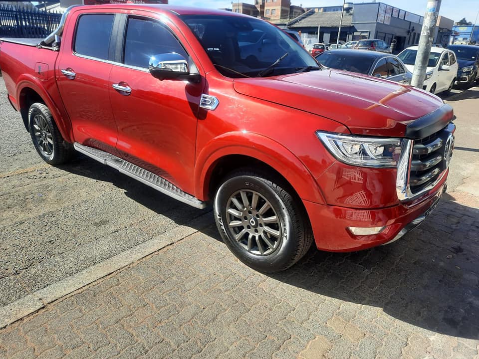 2022 GWM P Series 2.0 TD Double Cab DLX 4x4 Bakkie Automatic and leather seat Service book