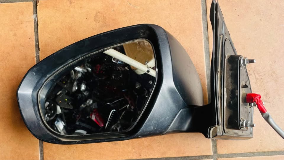 Suzuki Kizashi side mirror - Private Seller