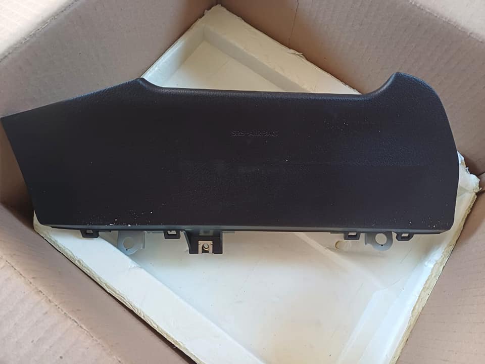 Toyota Hilux/Fortuner Gd6 knee airbag - Private Seller Toyota Hilux/Fortuner Gd6 knee airbag - Private Seller