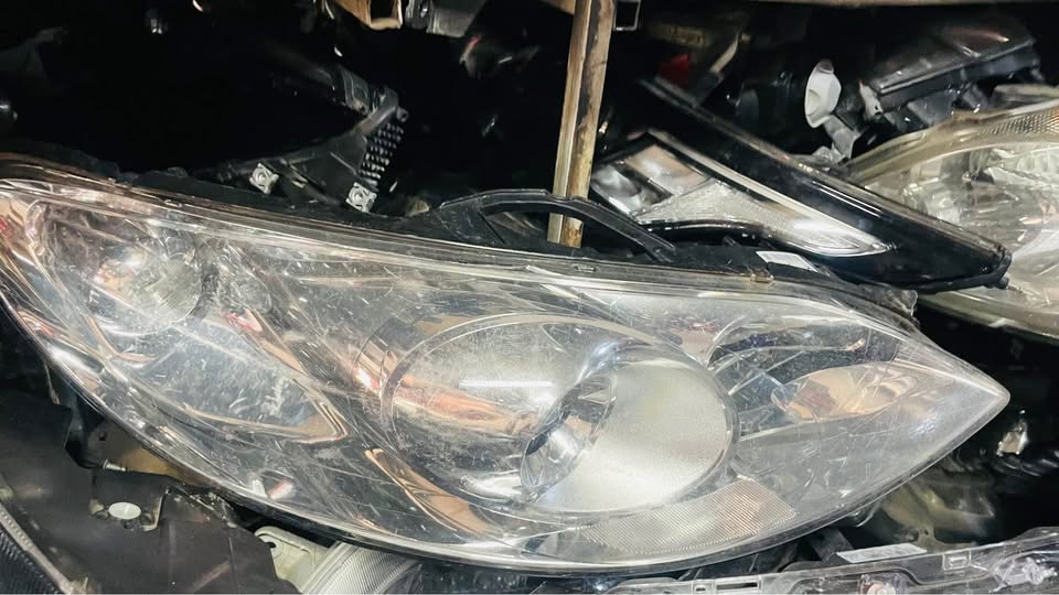 Peugeot 407 Headlight 2004/10 - Private Seller Peugeot 407 Headlight 2004/10 - Private Seller