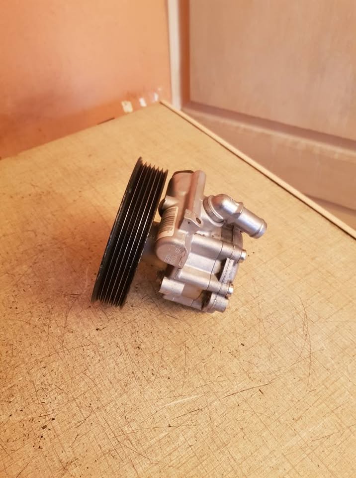 NEW RENAULT OR NISSAN POWER STEERING PUMP FORSALE