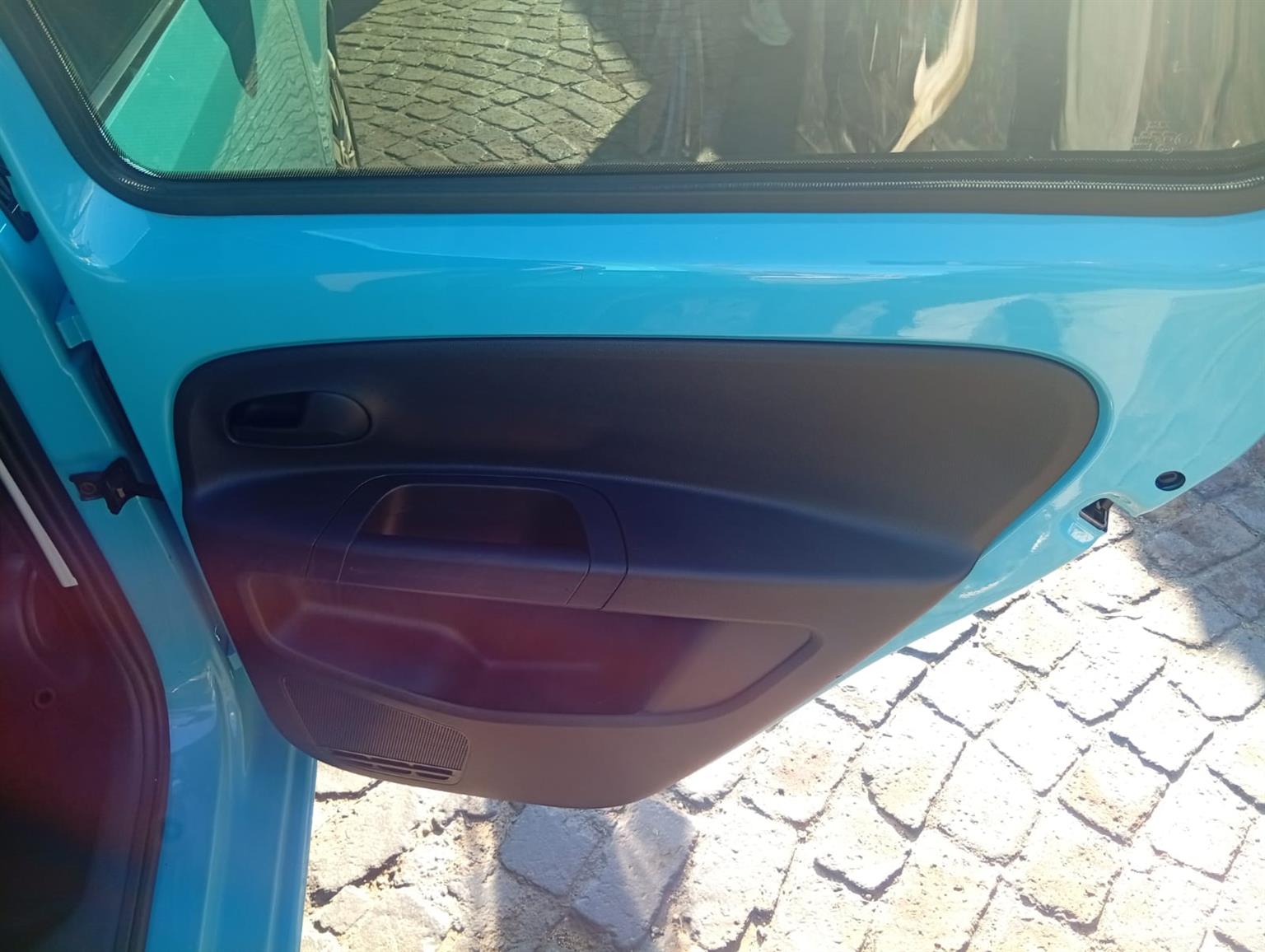 2020 Volkswagen up! Move up! 5-Door 1.0 Hatch 4,6 /100km Manual 114,000km Cloth