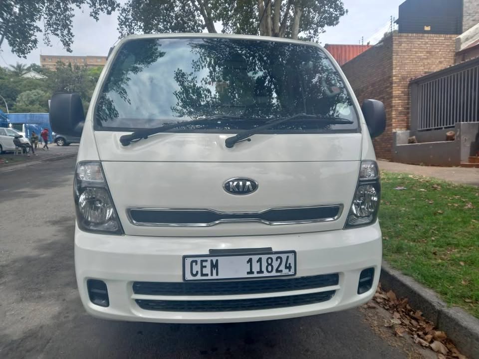 2017 Kia k2500 Diesel, Manual, White