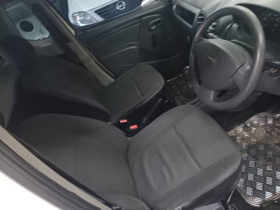 2016 Nissan np200 1.6i Manual Sparekey White color 109000km