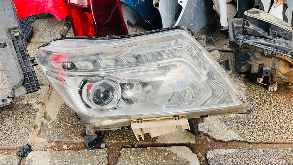Nissan Navara headlight 2015/20