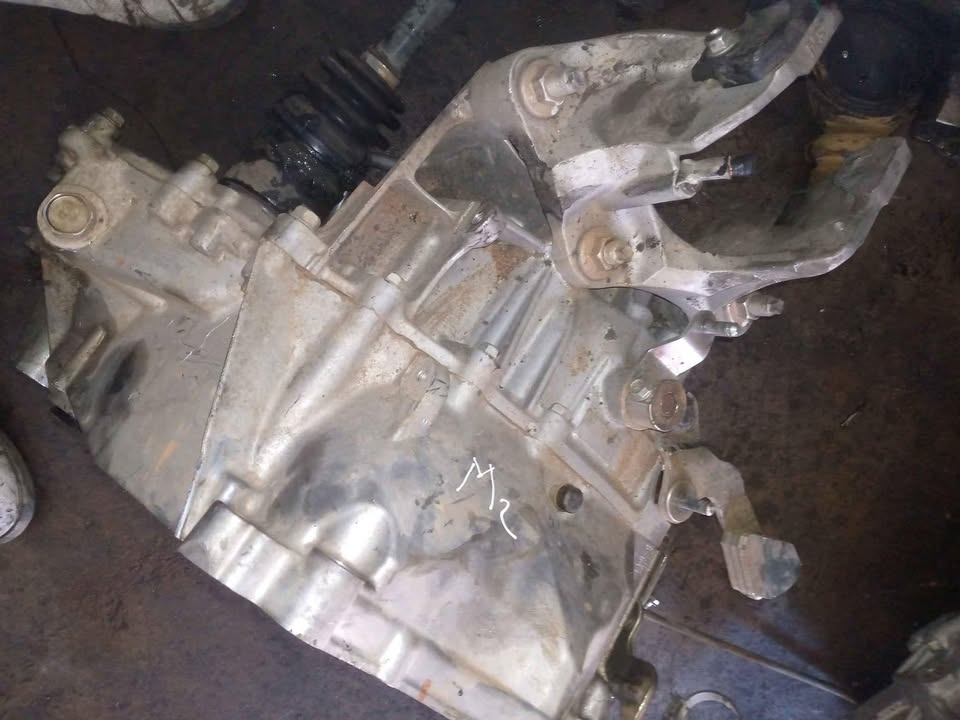 Mazda 2 maunal gear box new shape - Private Seller