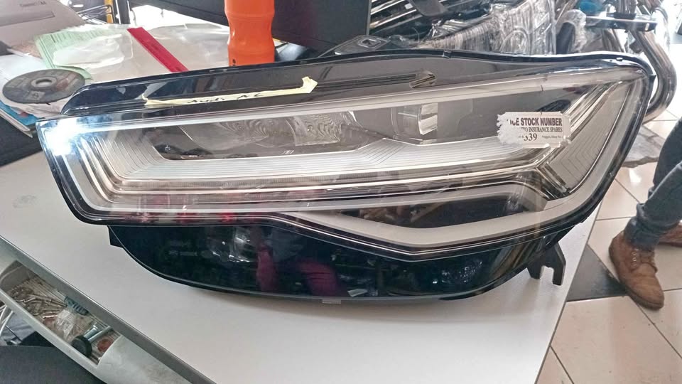AUDI A6 headlight - Private Seller AUDI A6 headlight - Private Seller