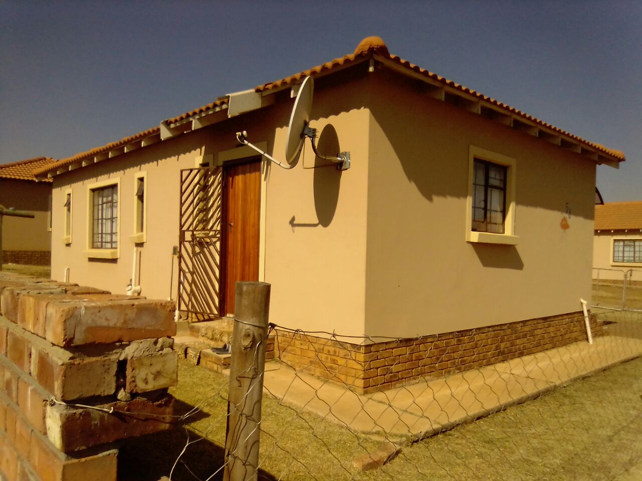 Beautiful 3 Bedroom House With 2 Bathroom And The Kitchen With A Open Space For Sale Junk Mail