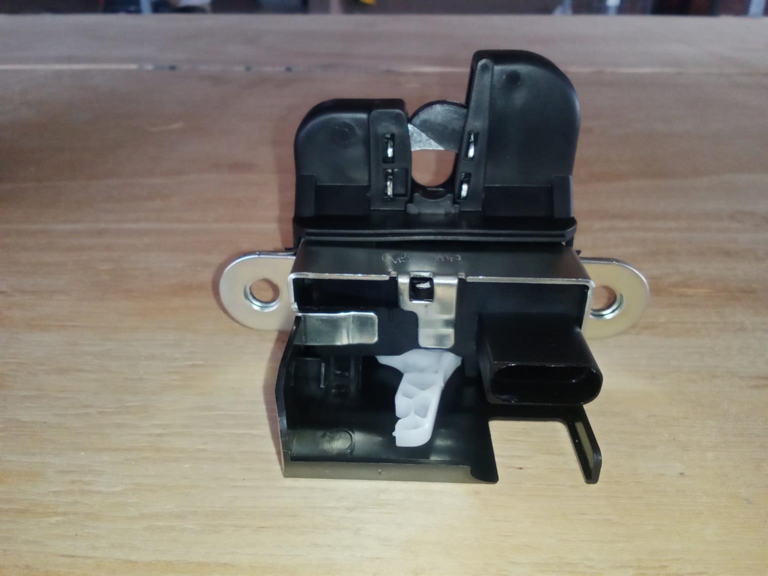VW GOLF 5 BOOT LOCKS FOR SALE - Private Seller VW GOLF 5 BOOT LOCKS FOR SALE - Private Seller