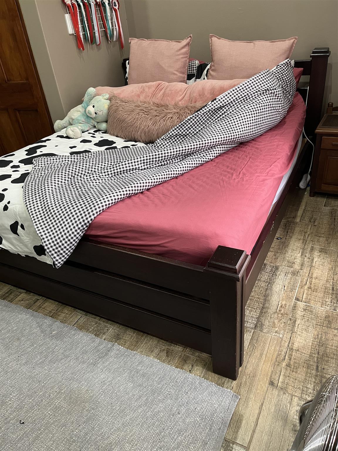 Solid wood queen size bed with mattress