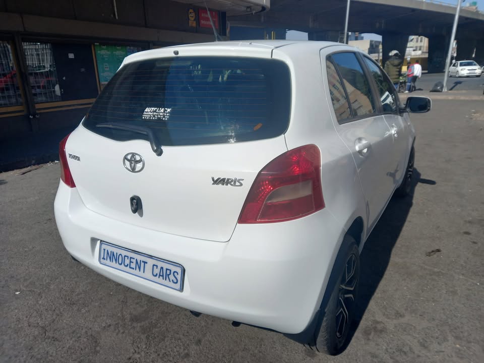 2009 TOYOTA YARIS T3 VVTI, MANUAL, WHITE COLOR, MILEAGE