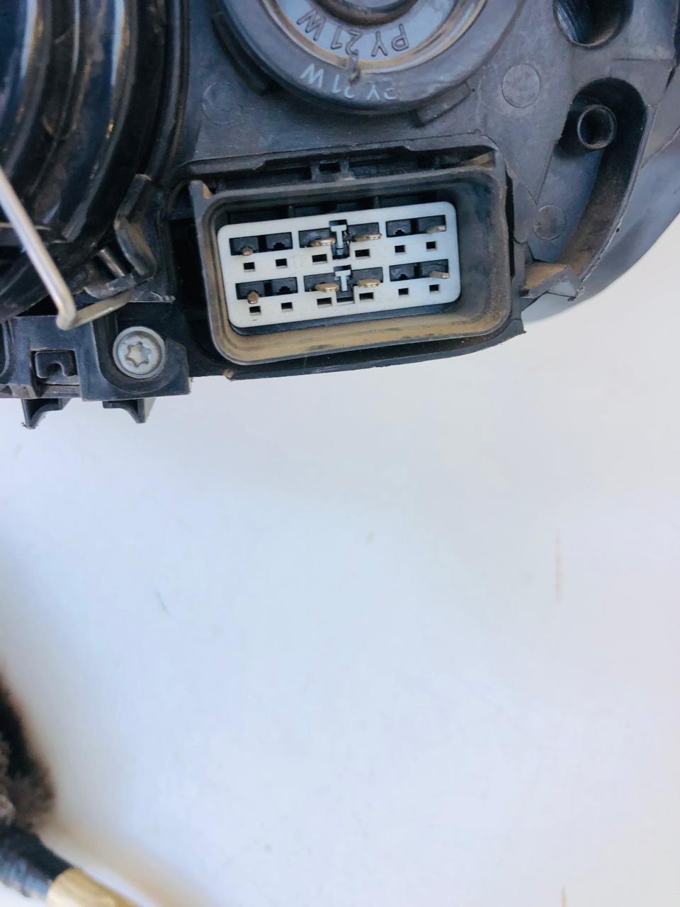 Volvo S40 right side headlight (sedan) - Private Seller Volvo S40 right side headlight (sedan) - Private Seller