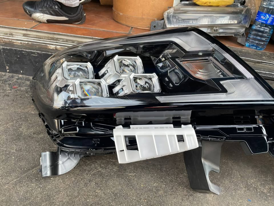 Nissan Navara Headlight - Private Seller