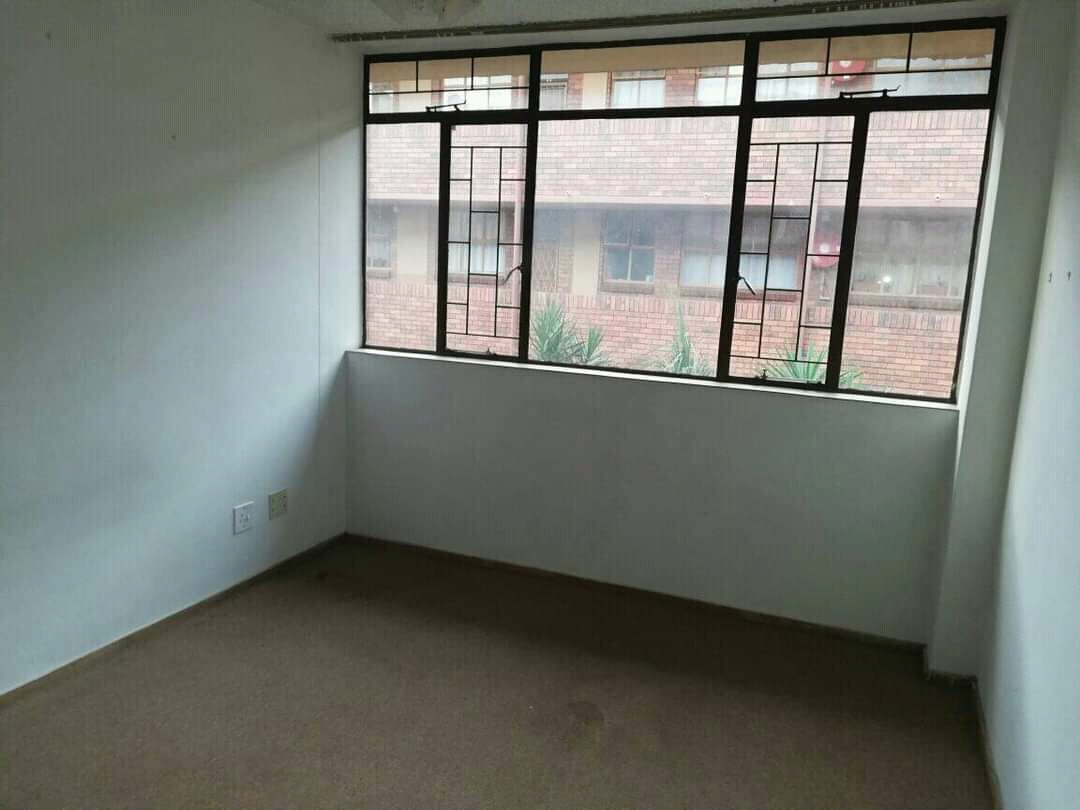 Very neat 1.5 bedroom flat for sale in Pretoria North 