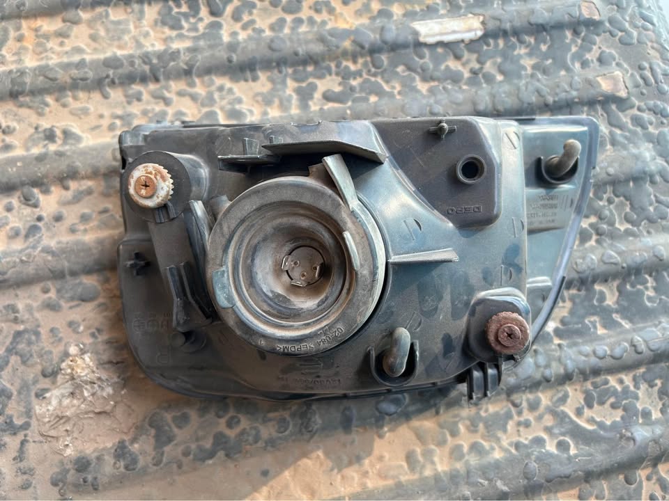 Mitsubishi Right Front Light Available @Circle 7 Used Parts Call or WhatsApp - Private Seller