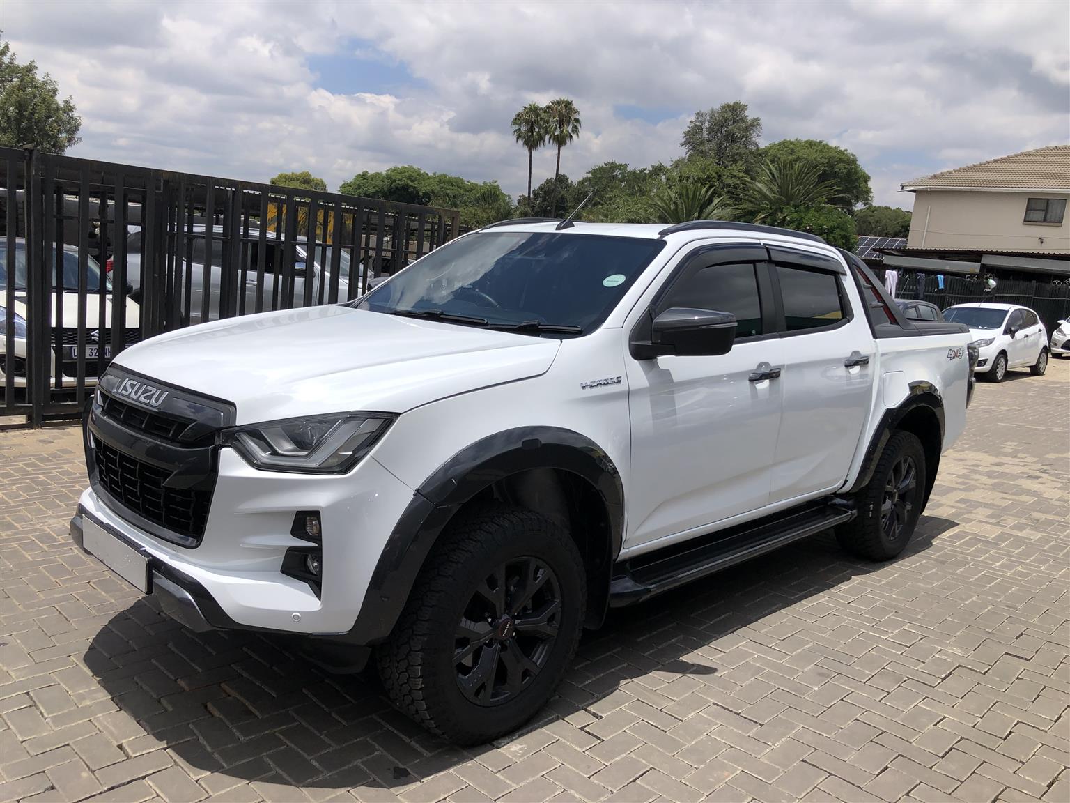 Used 2025 Isuzu D-Max 300 3.0TD double cab 4x4 LX Arctic Trucks AT 35 - Private Seller Used 2025 Isuzu D-Max 300 3.0TD double cab 4x4 LX Arctic Trucks AT 35 - Private Seller